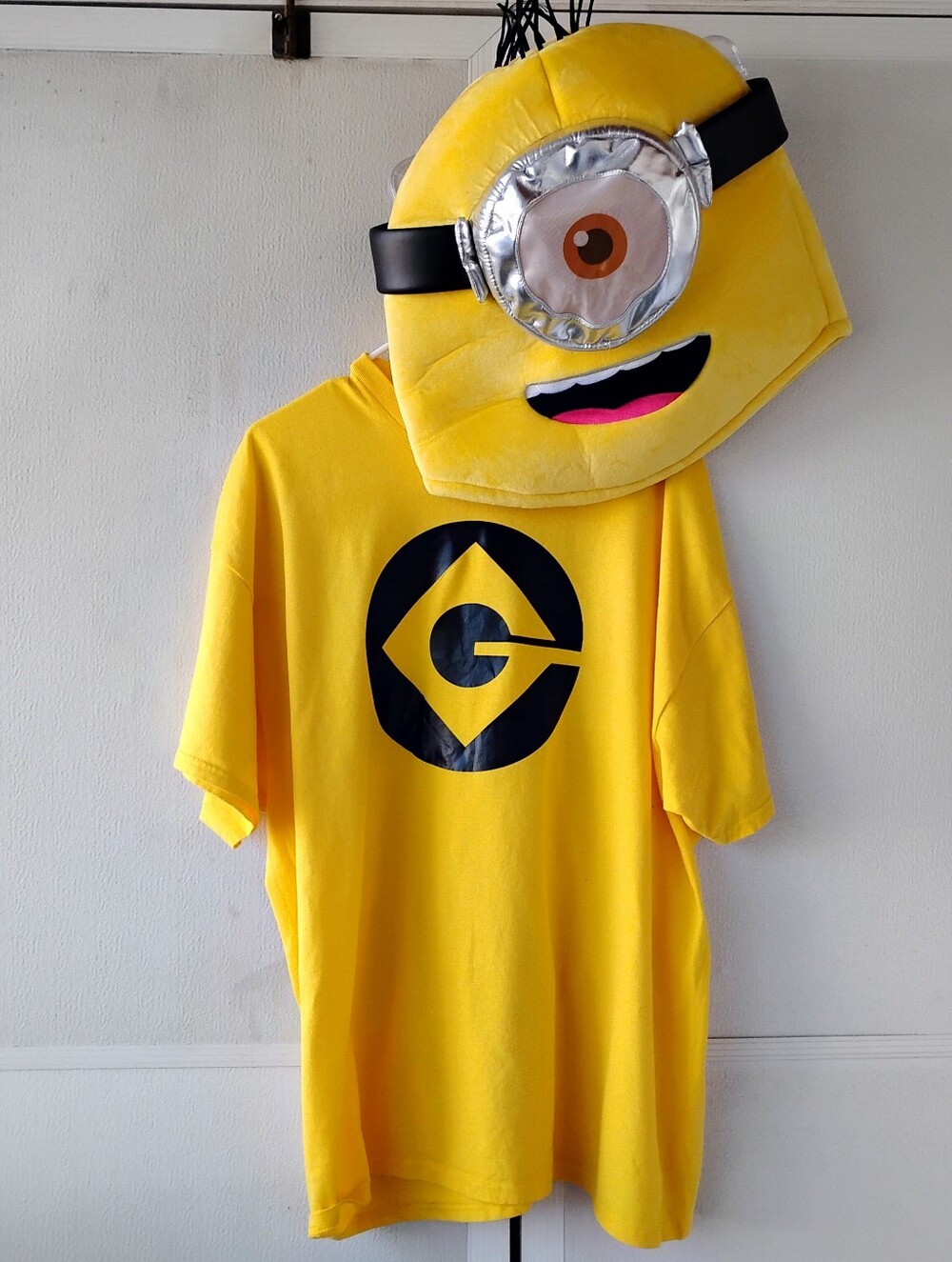 Minion-Inspired Yellow Adults Costume Tee with Character Headpiece